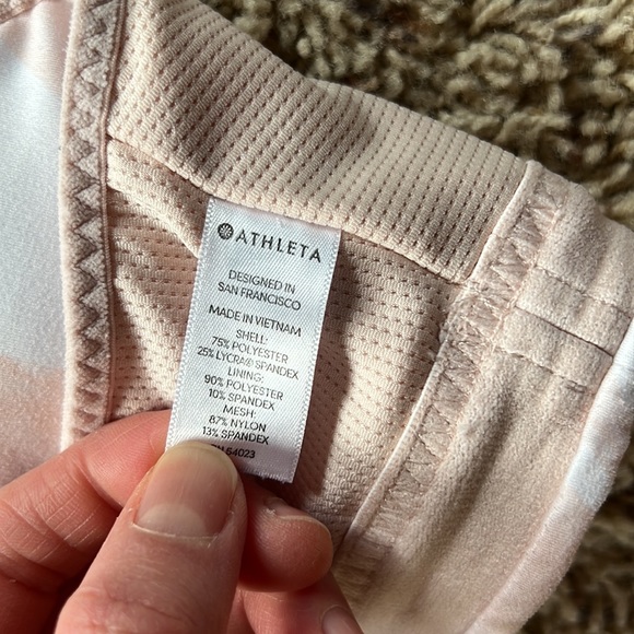 Hardly worn beautiful padded Athleta sports bra in women’s size S - Picture 6 of 7